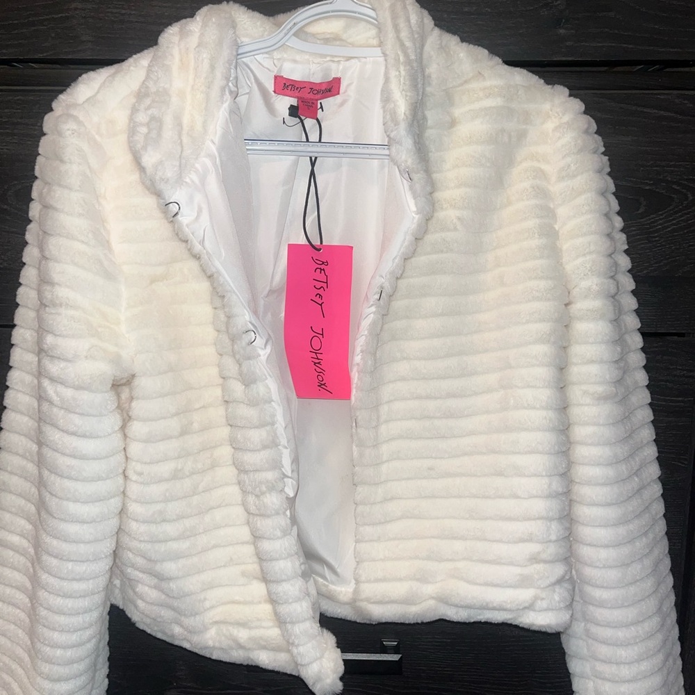 BETSEY JOHNSON FAUX FUR WHITE JACKET